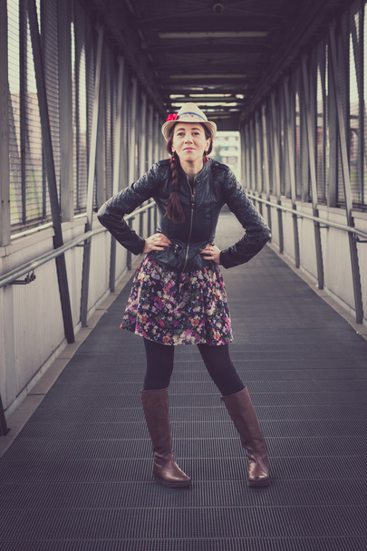 Pretty girl with hat and leather jacket posing - Fotoğraf, Görsel