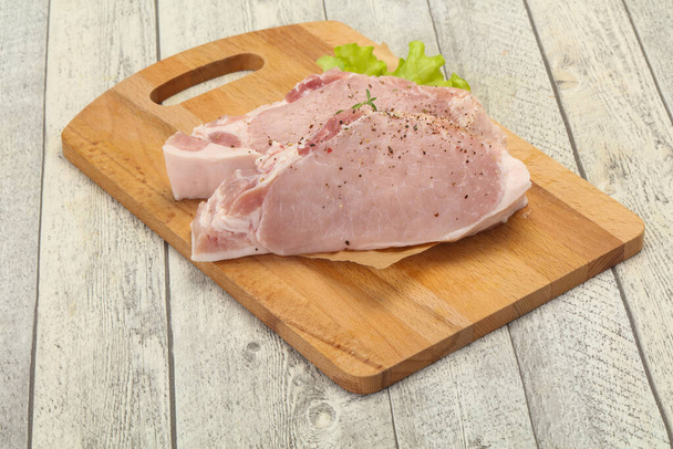 Carne de cerdo cruda filete listo para la parrilla - Foto, Imagen