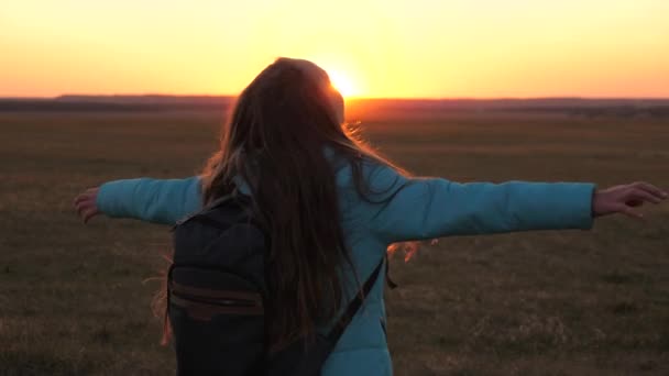 Happy teenage girl is dizzy from daydreaming at sunset looking at the sky. Kid plays in flight - Footage, Video