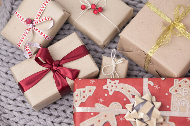Fundo de Natal com caixas de presente em fundo de malha - Foto, Imagem