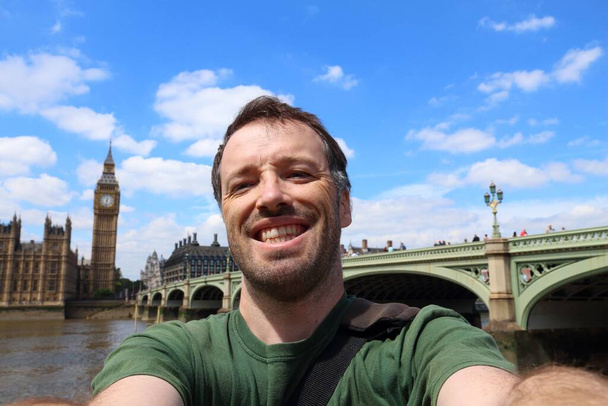 Selfie with London UK parliament and Big Ben. - Фото, изображение