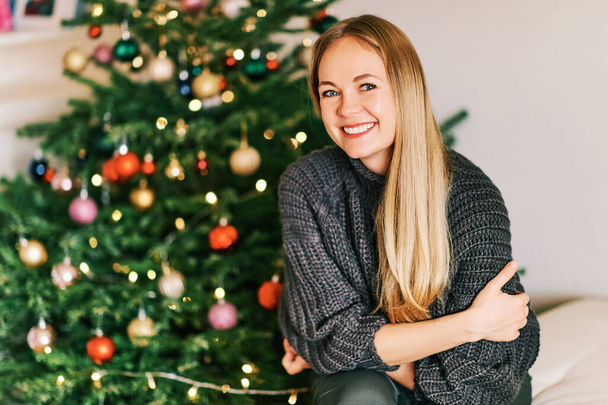 Christmas portrait of beautiful happy woman wearing warm cozy pullover - Φωτογραφία, εικόνα