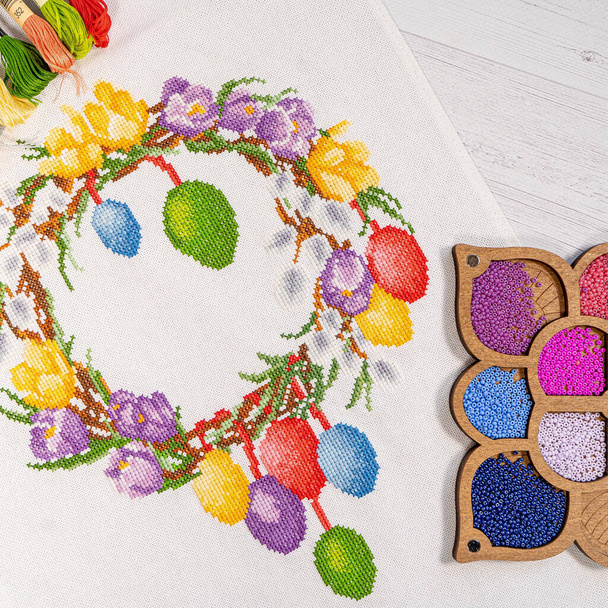 Wielkanocne haftowane jajko Koraliki z gwintem Hobby - Zdjęcie, obraz