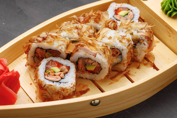 Sushi roll with tuna shavings on plate close up - Foto, Bild