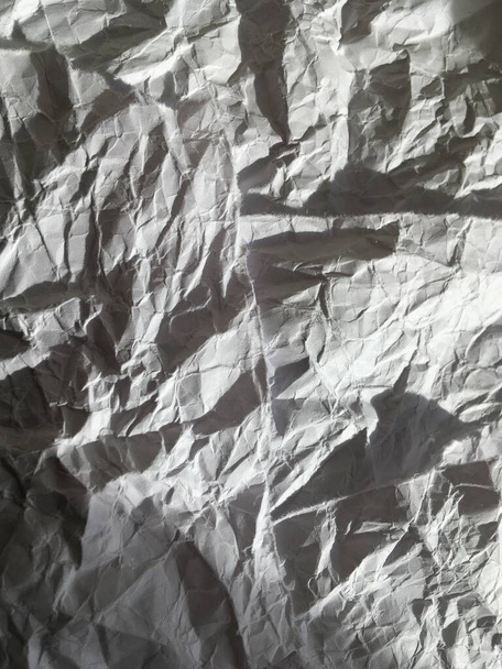 紙の砕いた白いシート。ヴィンテージ作品 - 写真・画像