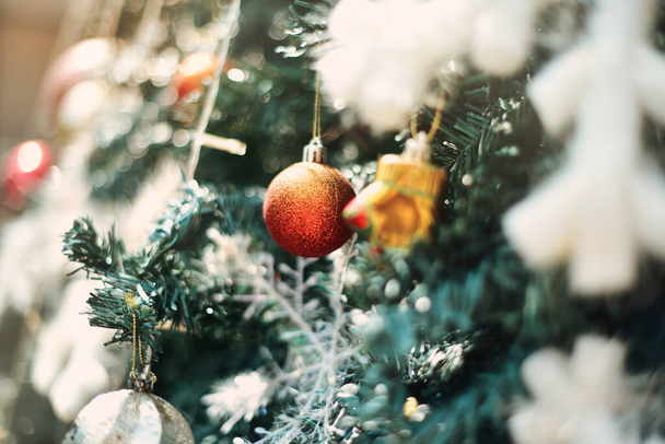 Christmas toy on turquoise fir tree Holiday festive background Boke Light shining - Foto, Bild