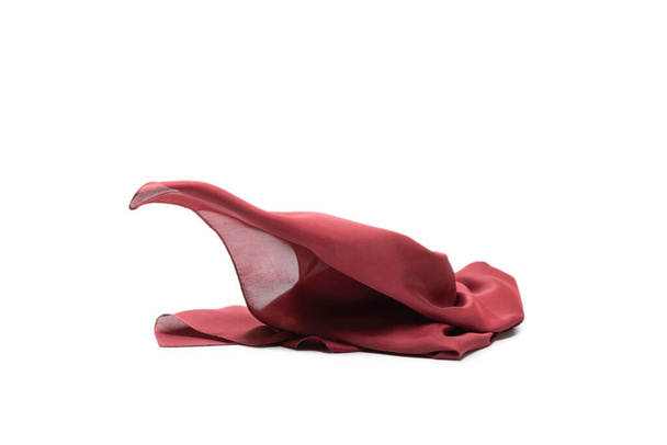 Cachecol de seda vermelho fluindo isolado no fundo branco.  - Foto, Imagem