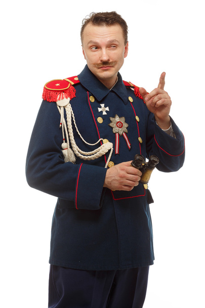 γαλλική γενική με όμορφη μουστάκι κρατώντας κιάλια - Φωτογραφία, εικόνα