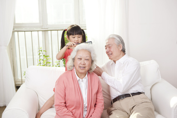 Пара с внучкой
 - Фото, изображение