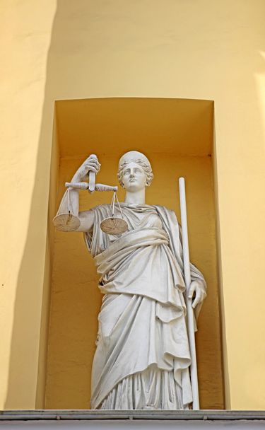beeld van de godin van Justitie themis - Foto, afbeelding