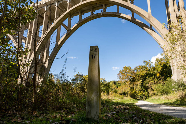 Mile Post 17 On The Towpath in cuyahoga Valley - Fotografie, Obrázek