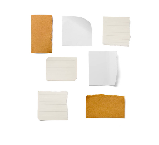 Prázdné papírové listy na bílém pozadí - Fotografie, Obrázek