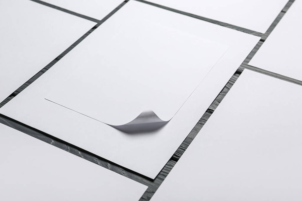 Blank paper sheets on wooden background, closeup - Φωτογραφία, εικόνα