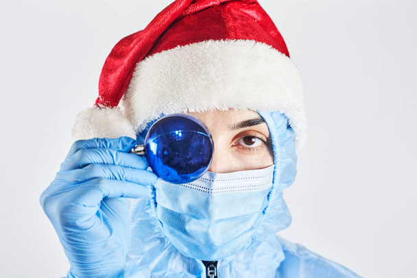 Fêter Noël à l'hôpital. Docteur célébrer le Nouvel An 2021 à wrok - Photo, image