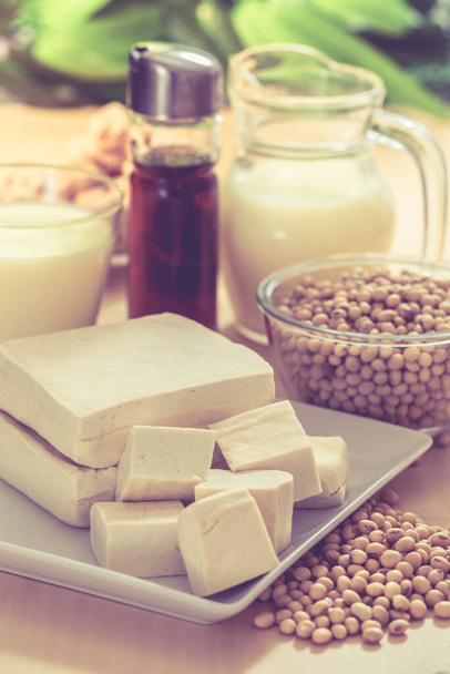 Sojabonen, tofu en andere sojaproducten - Foto, afbeelding