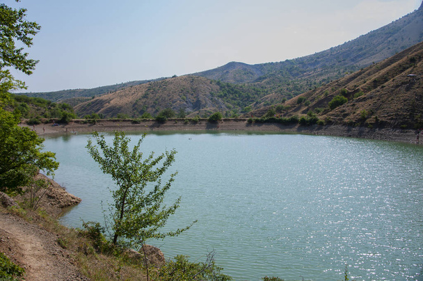 Tájkép hegyi tó Panagia Zelenogorye Krím - Fotó, kép