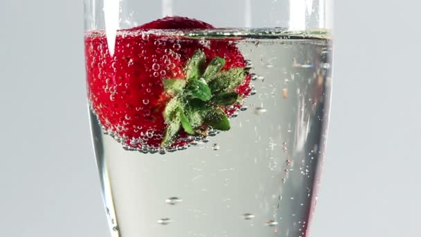 Champagne à la fraise
 - Séquence, vidéo