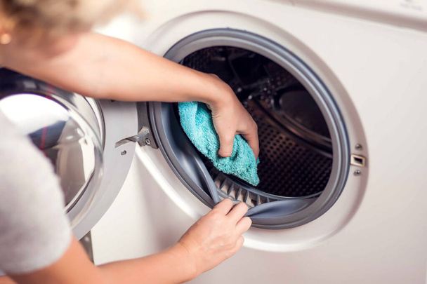 Dirty moldy washing machine sealing rubber and drum close up. Mold, dirt, limescale in washing machine. Home appliances periodic maintenance. - 写真・画像