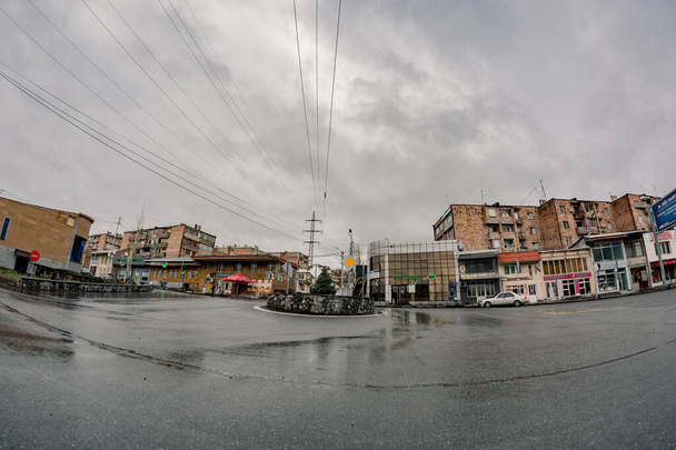 Rengasliikenne Ashtarakissa, Armeniassa kaupungin vasemmalla puolella - Valokuva, kuva