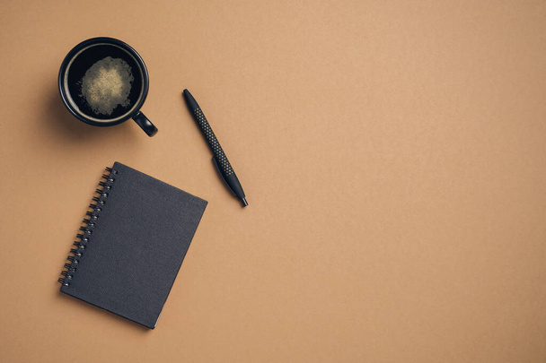 Coffee break concept. Coffee cup, black notebook and pen top view. Modern office desk table. - Φωτογραφία, εικόνα