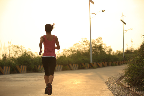 Mujer corriendo
 - Foto, imagen