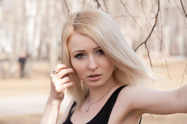 портрет молода блондинка з Європейське обличчя - Фото, зображення