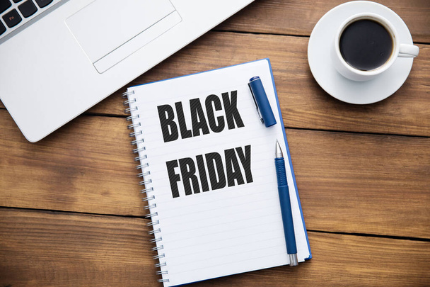 black friday on notepad and computer on tabl - Foto, afbeelding