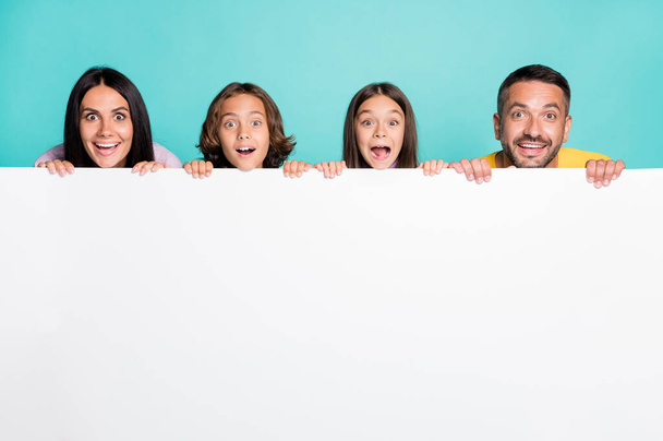 Photo portrait of shocked screaming full family with small kids isolated on vivid turquoise colored background with copyspace - Fotoğraf, Görsel