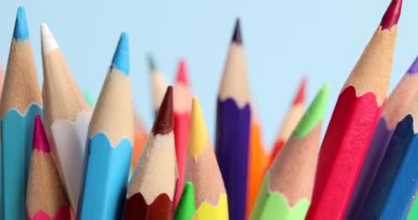Nombreux crayons colorés différents, gros plan - Séquence, vidéo