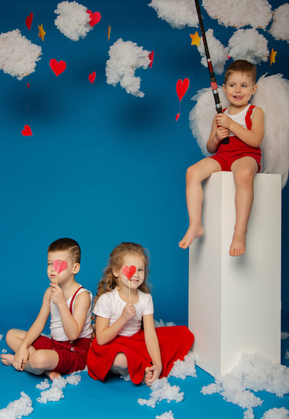Two cute boys and a girl of angels on Valentine's Day - Фото, зображення