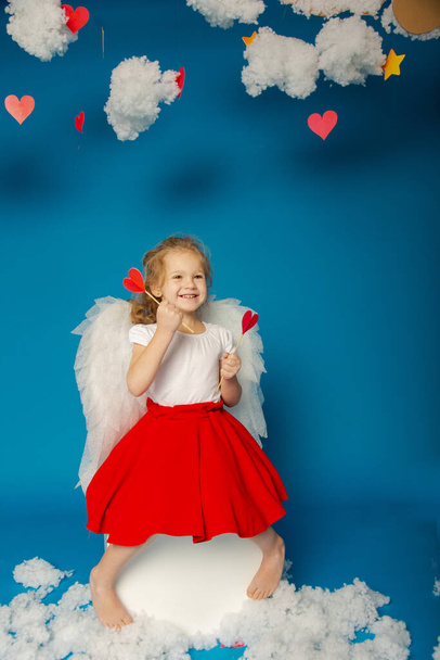 Little cute girl angels on a blue background for Valentine's Day - Φωτογραφία, εικόνα
