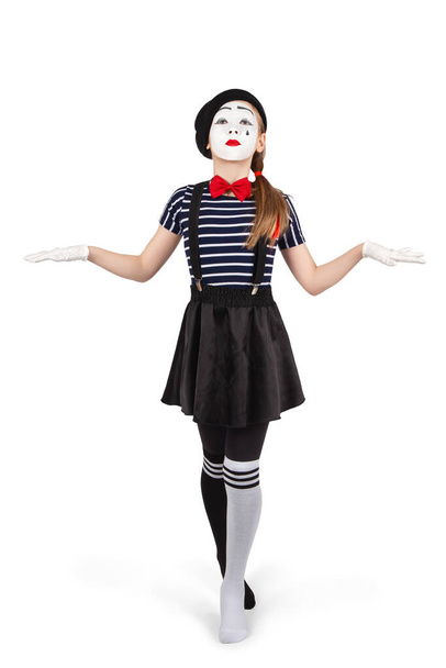meninas adolescentes na imagem de mimes com maquiagem em seus rostos, isolar em um fundo branco - Foto, Imagem