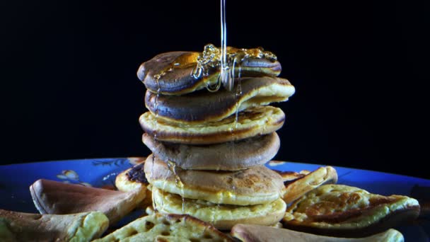 Honey pouring over pancakes - Footage, Video