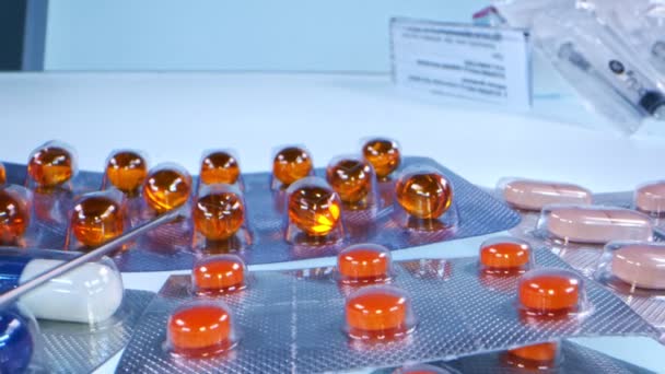 Макро перегляд кольорових ліків, що використовуються для лікування
 - Кадри, відео