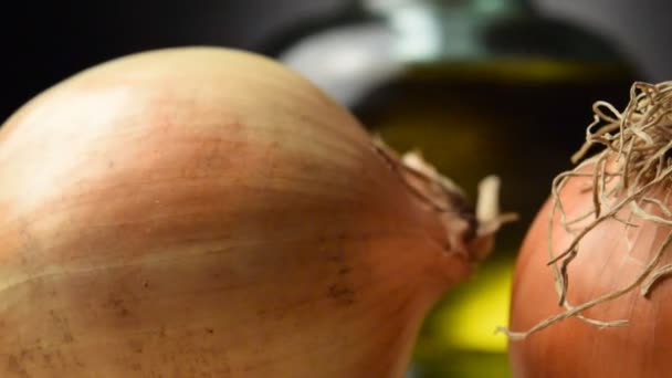 Lähikuva raaka onioni ylös raaka sipuli - Materiaali, video