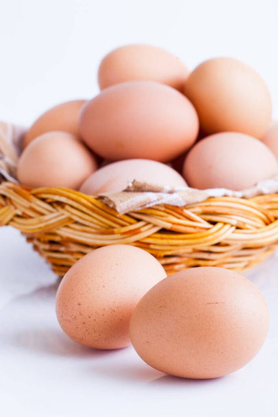 Uova su sfondo bianco - Foto, immagini