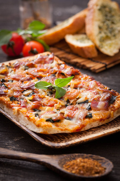 Homemade bacon pizza with garlic bread - Фото, зображення
