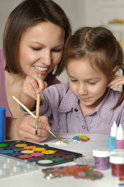 Mother and little girl painting - Foto, Imagem