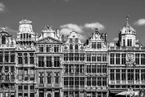 Zdobené budovy Grand Place, Brusel, Belgie v černobílém - Fotografie, Obrázek