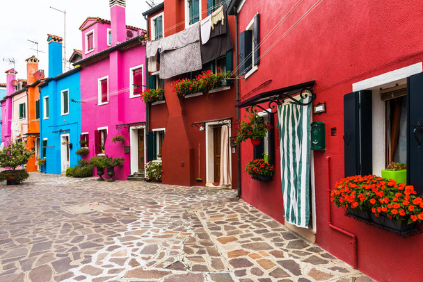 Isla de BURANO, Venecia, Italia. Coloridas casas tradicionales en el Burano. Isla Burano en la Laguna Veneciana, norte de Italia. - Foto, Imagen