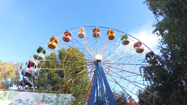 Part of attractions. Ferris wheel in summer on a sunny day - Footage, Video