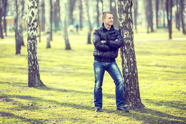 Young man in the park - Fotografie, Obrázek