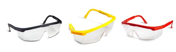 bezpečnostní brýle na bílém pozadí, s oříznutou dráhou - Fotografie, Obrázek