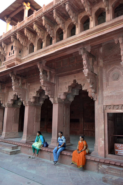 India, Agra, Red Fort, architecture, people relax - Valokuva, kuva