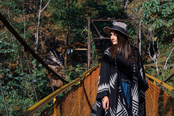 Travel concept. closeup young woman outdoors discovering jungle - Foto, Imagem