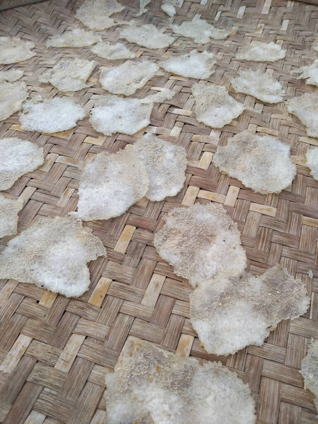 galletas crudas que se están secando al sol - Foto, Imagen