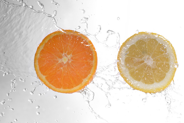 Orangen- und Zitronenscheiben  - Foto, Bild