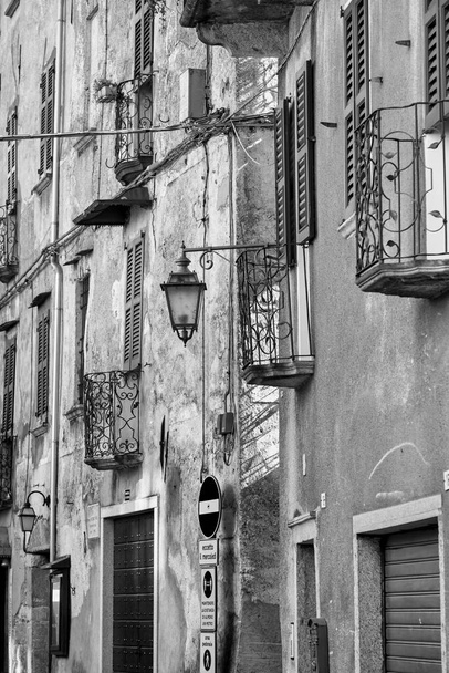 View of the old city centre, in the village of Orta, along the shores of the Orta Lake (piedmont, Northern Italy). UNESCO World Heritage Site, it is home to a convent of cloistered nuns. Black and white photo. - Photo, Image