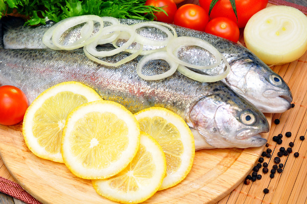 Rainbow trout with lemon and fresh vegetables - Photo, Image