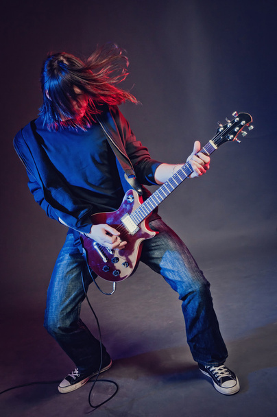Rock-star tocando un concierto
 - Foto, Imagen